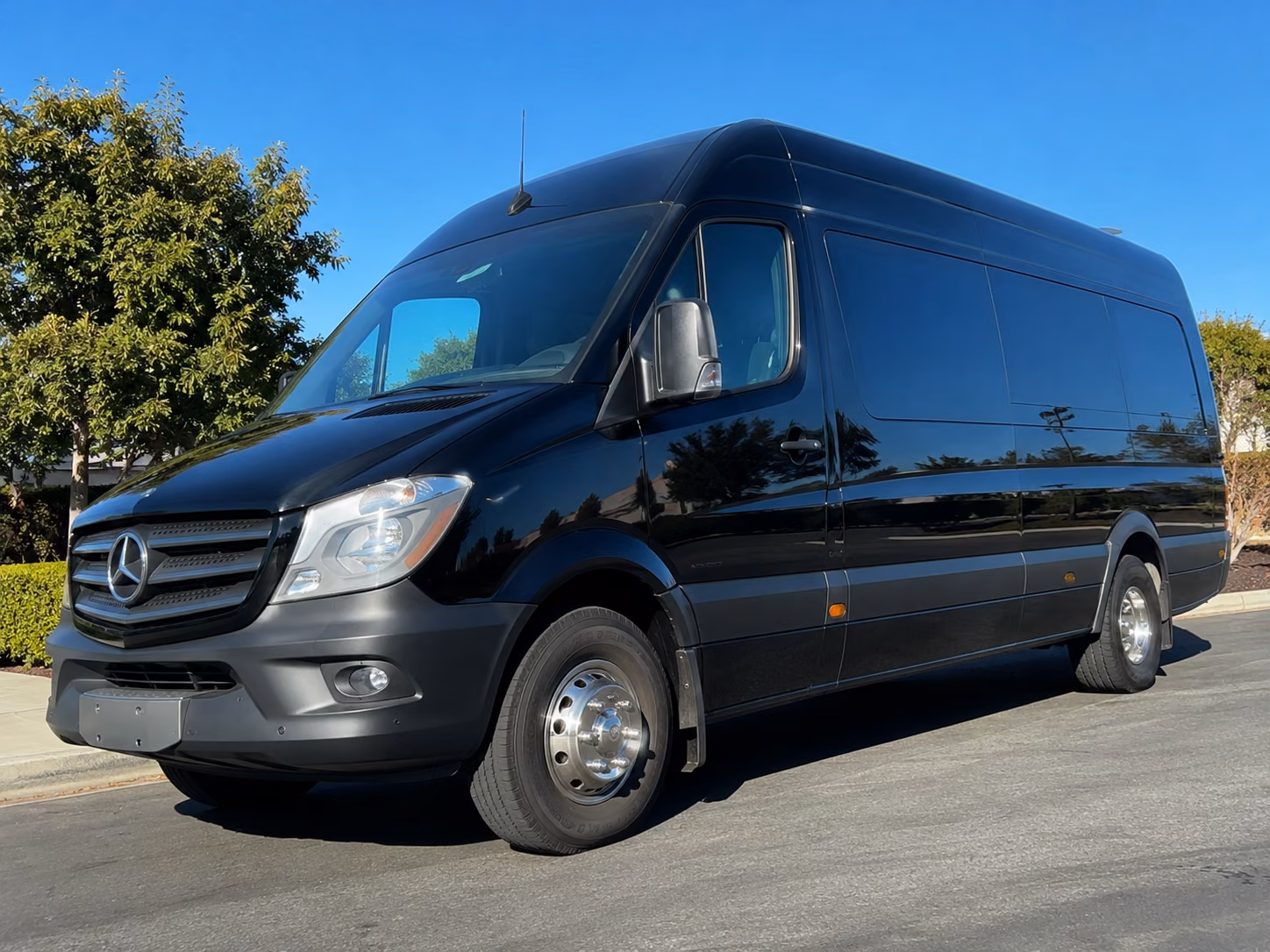 find and book transportation for your next airport transfer 3